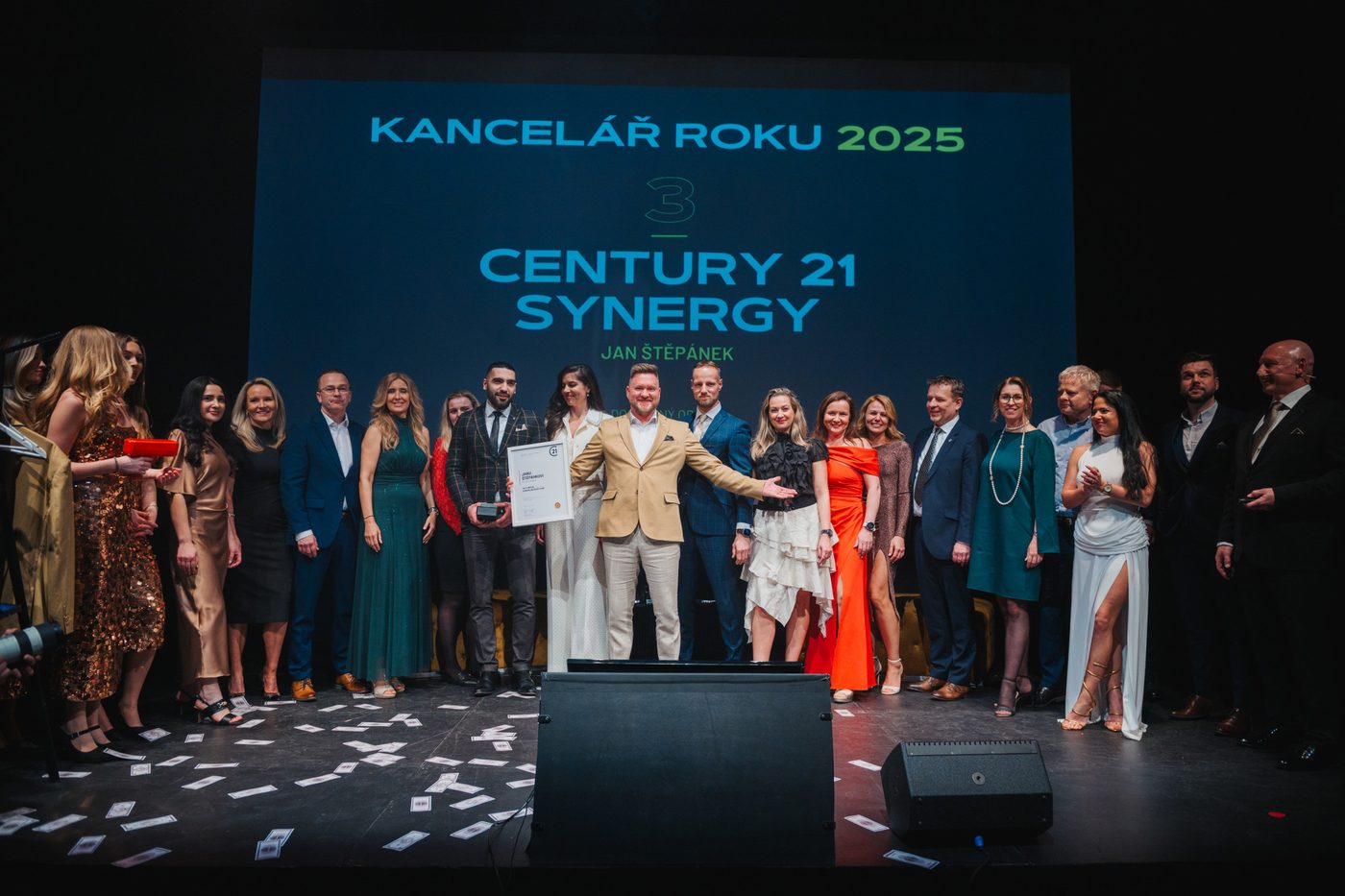 Tým SYNERGY přebírá ocenění Kancelář roku 2025, 3. místo