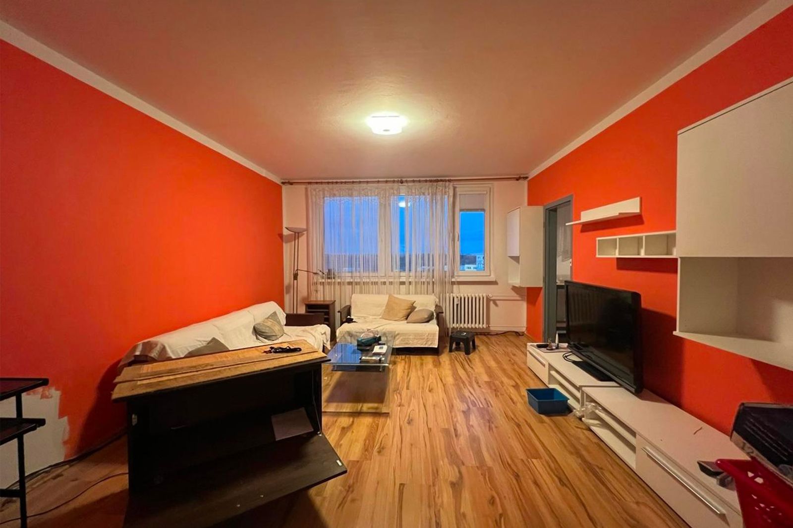 Interiér před home stagingem