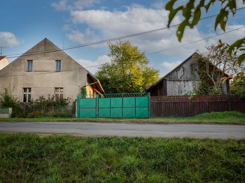 Rodinný dům v Nesuchyni z ulice